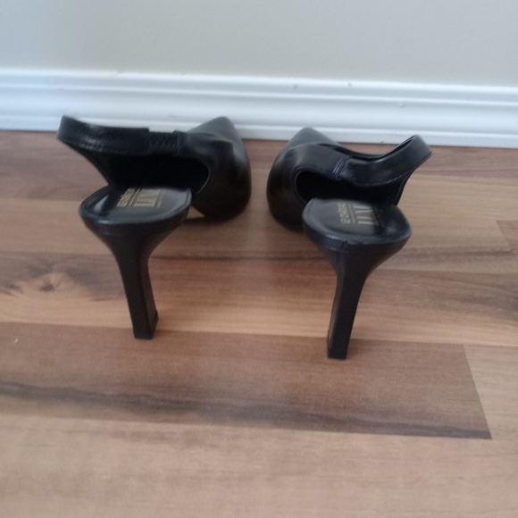 Shoes - Picture 5 of 8